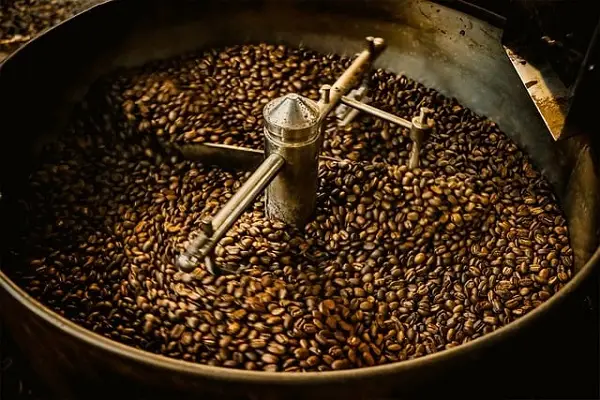 خنک کردن قهوه رست‌ شده با ۷ روش ساده و کاربردی☕️